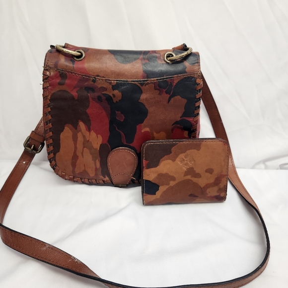 Patricia Nash Handbags - Patricia Nash Rosa Square Flap Saddle Parisian Cameo Leather Bag And Wallet